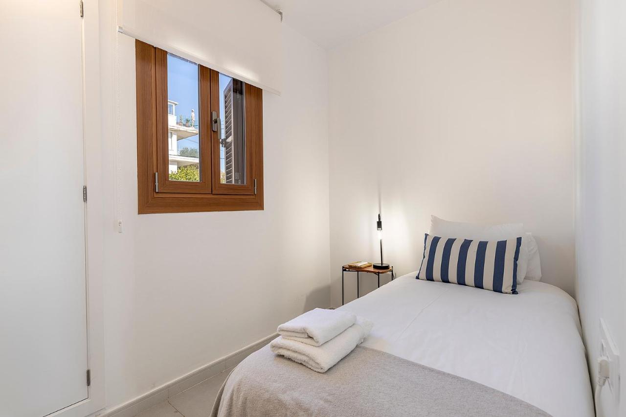Apartamento La Gola Apartment, First-line Beachfront, Newly Refurbished *