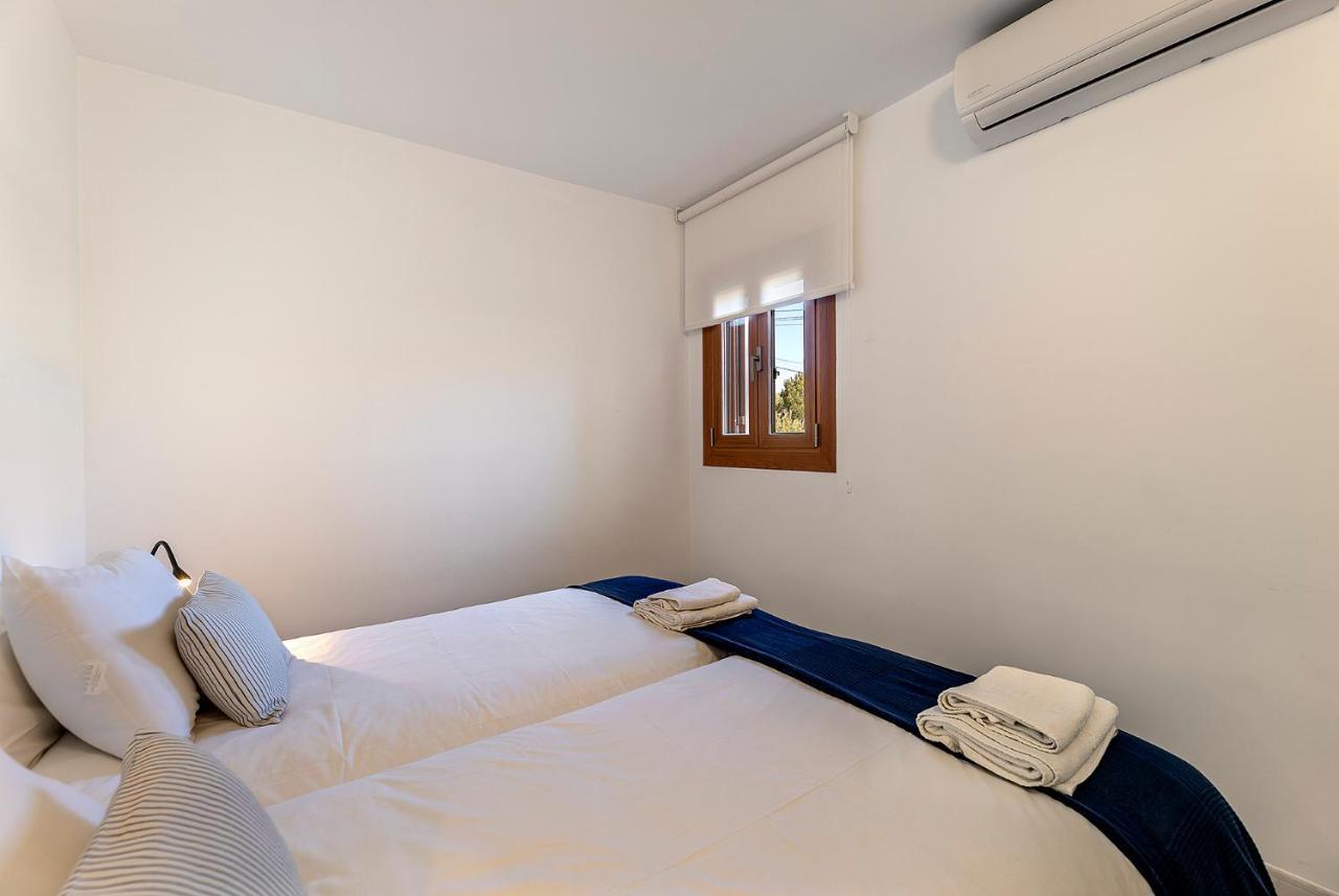 Apartamento La Gola Apartment, First-line Beachfront, Newly Refurbished
